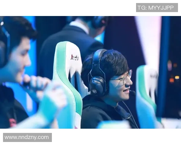 GEN战队强势晋级四强小花生微笑告别赛场引发观众泪目