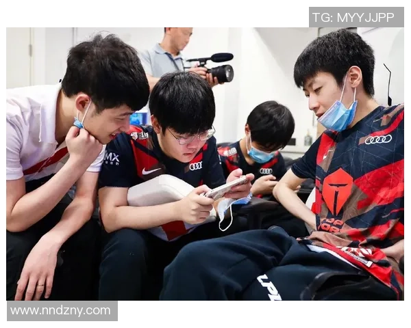 G2战队与TES激战正酣第三局高光时刻回顾与精彩瞬间分析